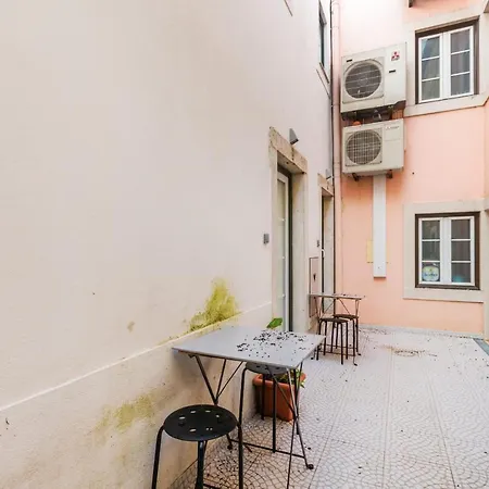 Bright & Modern Studio Near Santa Maria De Belem Lisbona